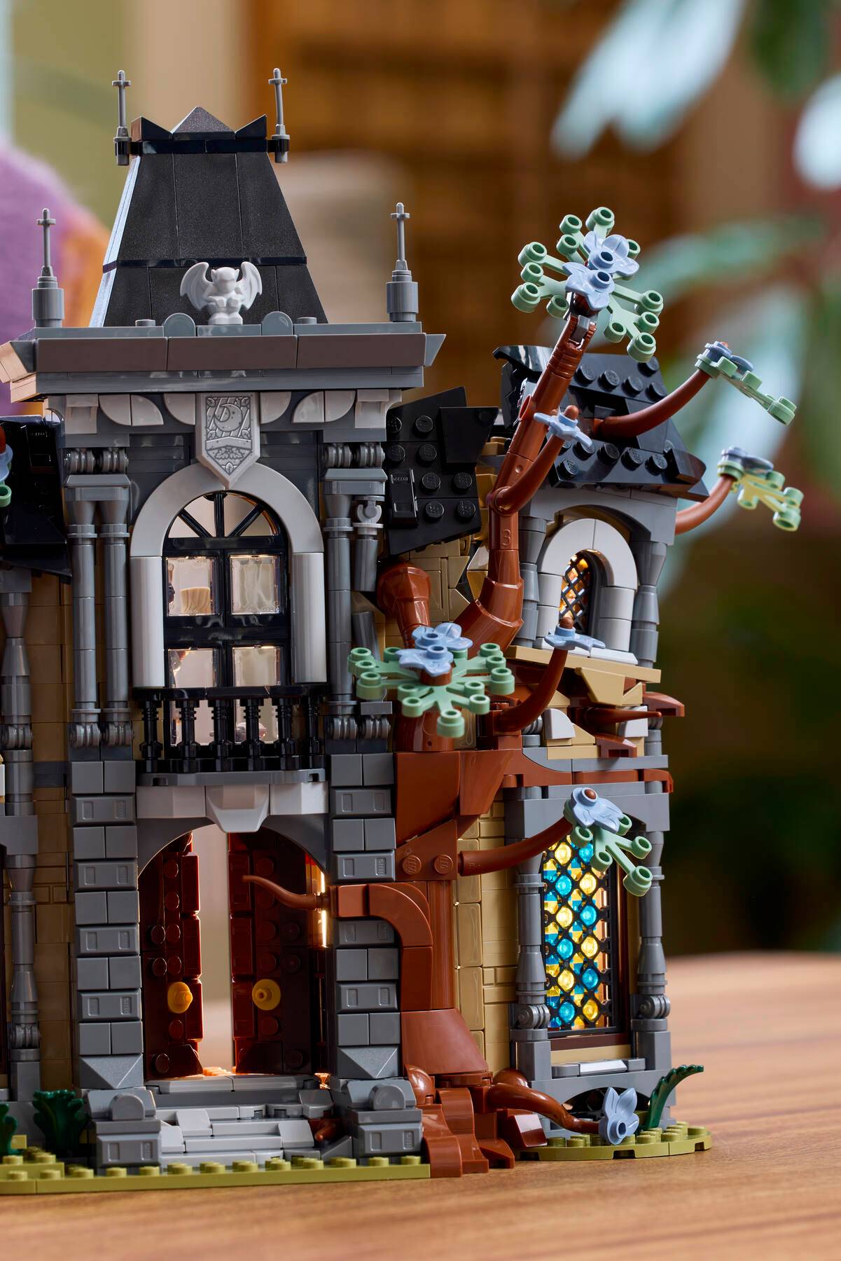 LEGO Icons Mayor Manor 11383 | Gothic Midnight Valley Set