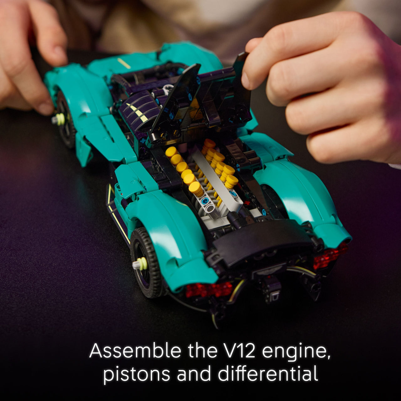 LEGO 42208 Technic Aston Martin Valkyrie