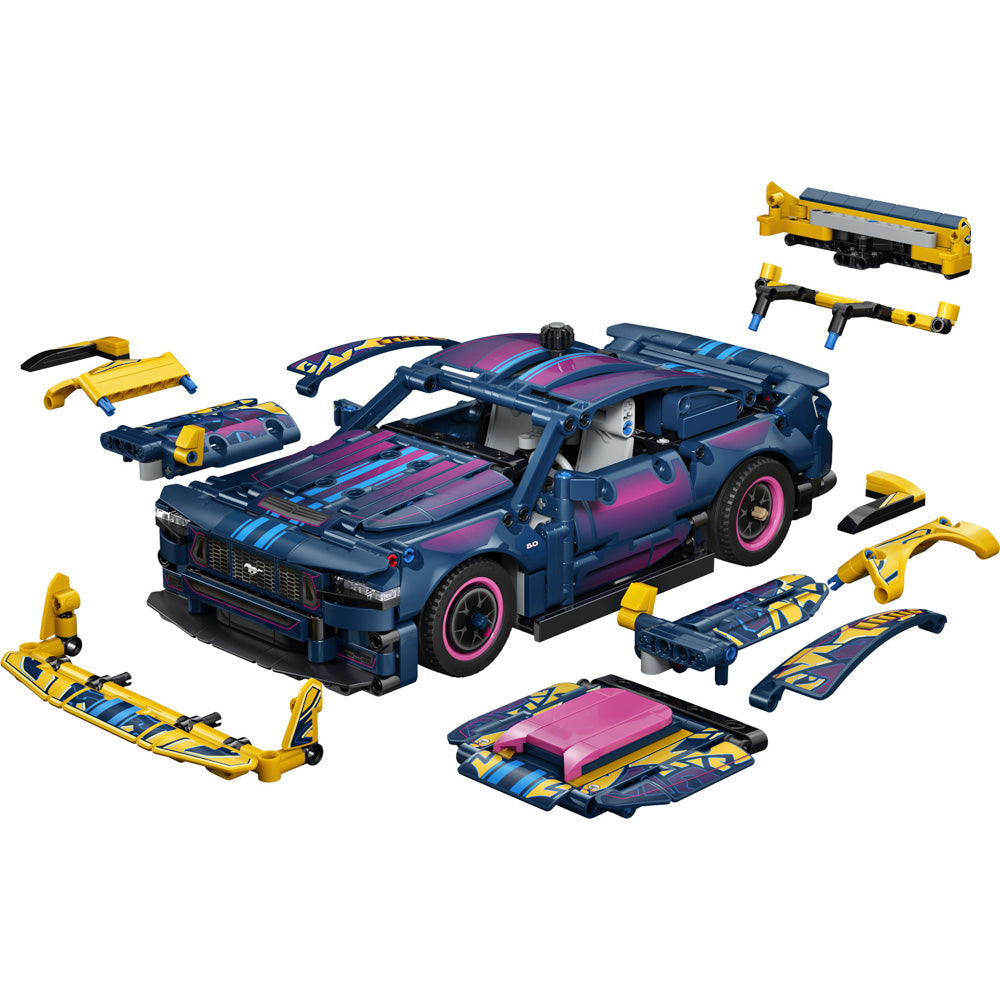 LEGO 42236 Technic Custom Garage Ford Mustang GT Car